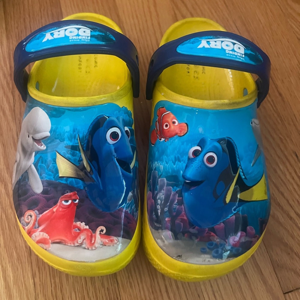Disney finding nemo Crocs